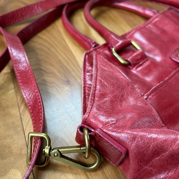 🔥Elliott Lucca | Women’s red leather zip top buckle/snap front crossbody purse - Picture 8 of 10